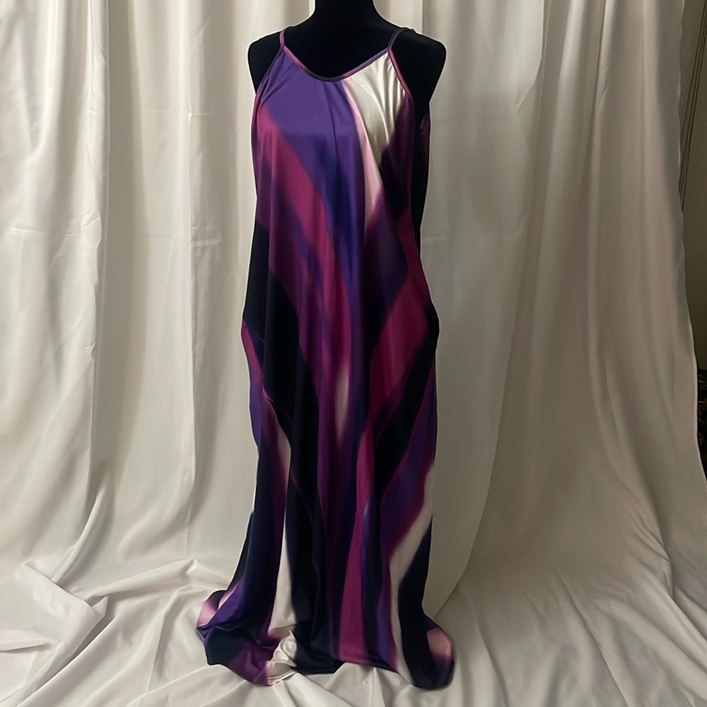 NWOT Maxi multi-color dress says XL I believe it’s a large at best!